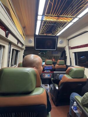 cac tien ich tren xe limousine ha noi cam pha